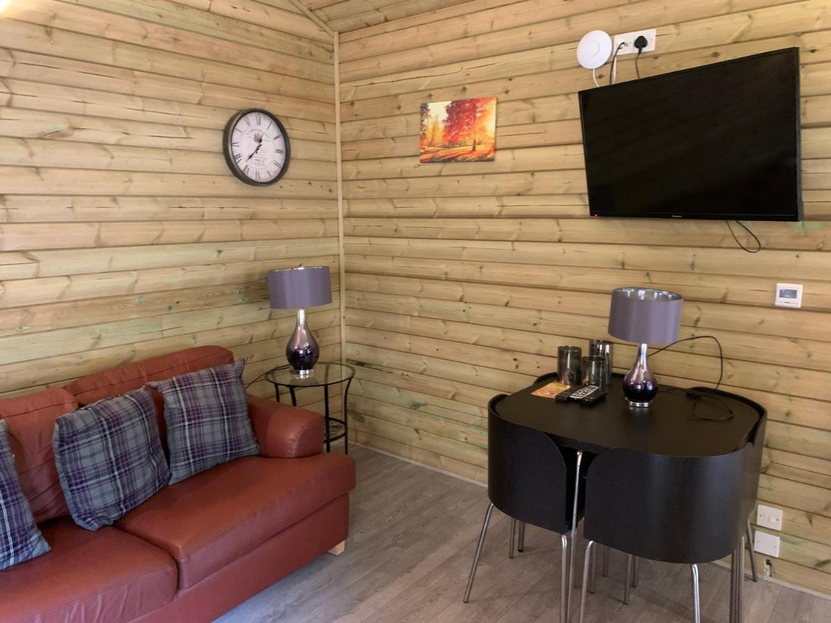 Bedrock Lodge Winterbourne Exterior foto