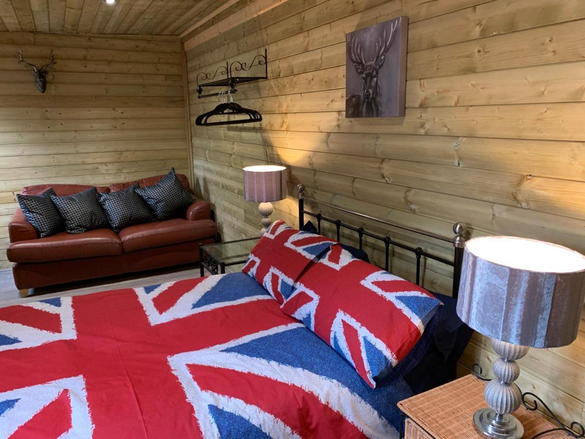 Bedrock Lodge Winterbourne Exterior foto