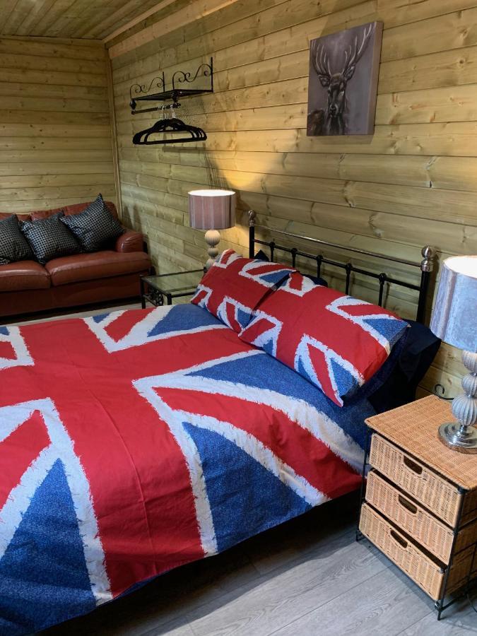 Bedrock Lodge Winterbourne Exterior foto