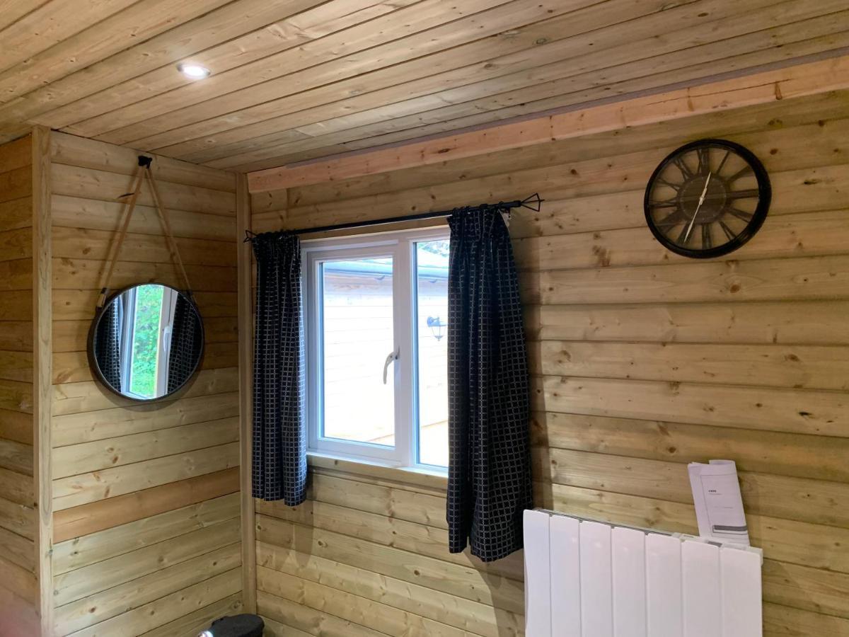 Bedrock Lodge Winterbourne Exterior foto