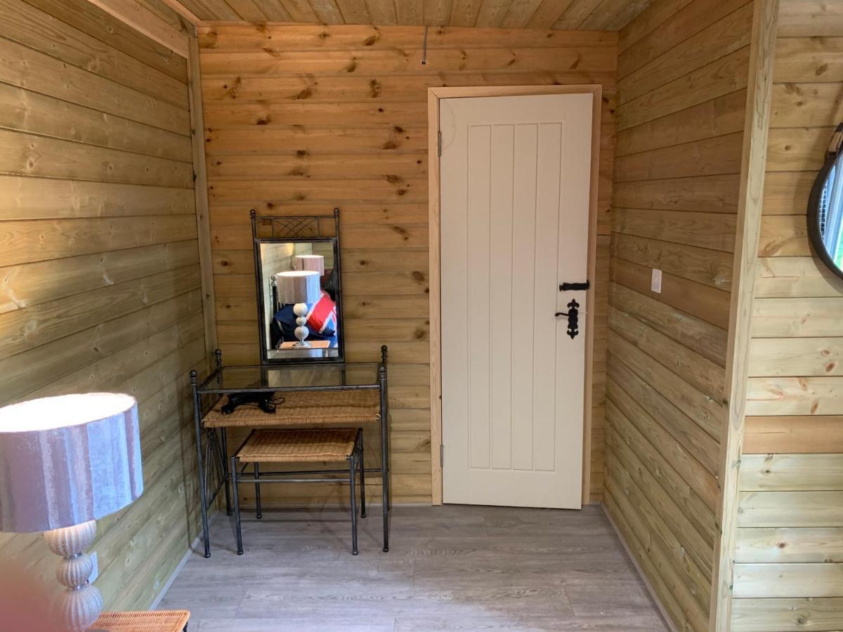 Bedrock Lodge Winterbourne Exterior foto