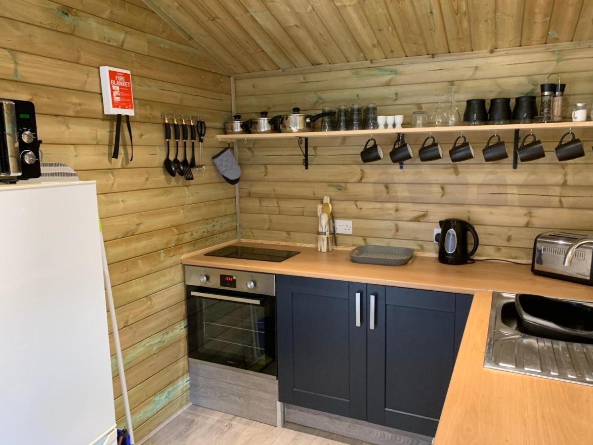 Bedrock Lodge Winterbourne Exterior foto