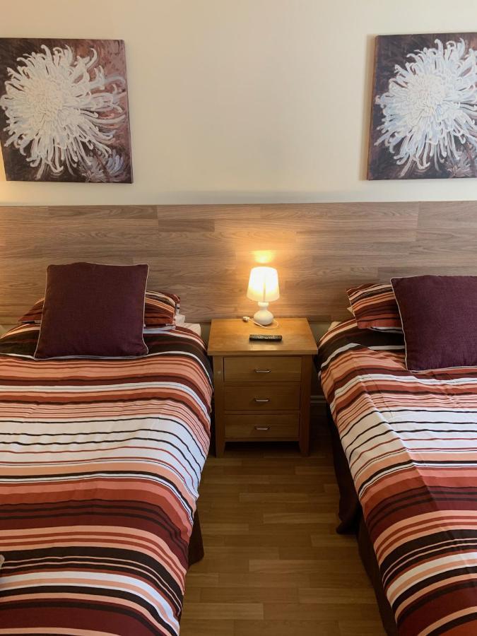 Bedrock Lodge Winterbourne Exterior foto