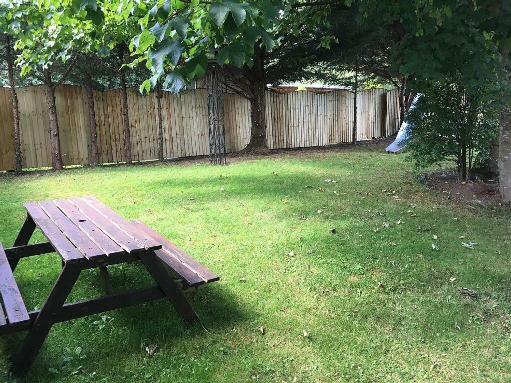 Bedrock Lodge Winterbourne Exterior foto